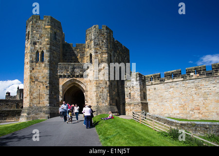 Eingang zum Alnwick Castle, Löwenstein, wo Harry Potter gedreht wurde Stockfoto