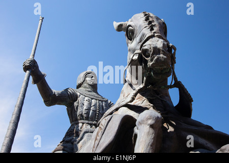 Statue von Sir Henry Percy Hotspur bei Alnwick Castle, wo Harry Potter gedreht wurde Stockfoto