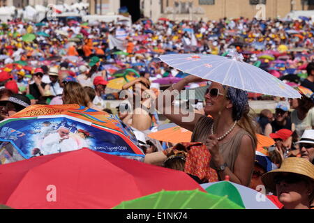 Vatikan-Stadt. 7. Juni 2014. Papst Francis erfüllen die CSI (Centro Sportivo Italiano, italienische Sport Center) für die 70 Jahre des Vereins Credit: wirklich Easy Star/Alamy Live News Stockfoto