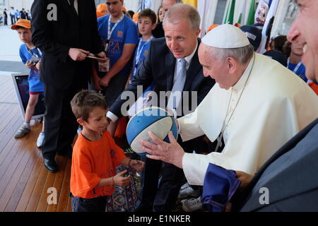 Vatikan-Stadt. 7. Juni 2014. Papst Francis erfüllen die CSI (Centro Sportivo Italiano, italienische Sport Center) für die 70 Jahre des Vereins Credit: wirklich Easy Star/Alamy Live News Stockfoto