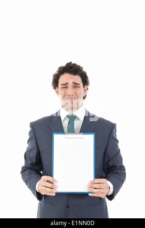 Geschäftsmann mit leeren weißen Message Board mit traurigen Ausdruck, unglücklicher Mensch mit leeren Schild für Raum-Text kopieren Stockfoto