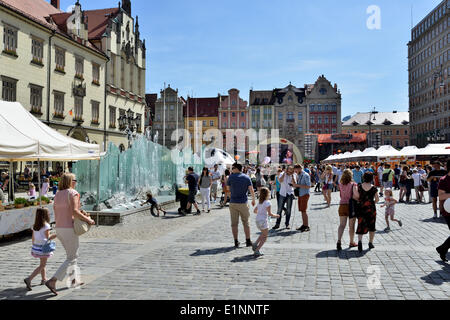 Wroclaw, Polen. 7. Juni 2014. An der Veranstaltung versuchen "Europa auf eine Gabel 2014" Einwohner und Touristen verschiedene Gerichte aus ganz Europa am Juni 7, 2014. Es ist die 6. Auflage der leckersten Veranstaltung in Breslau. Stockfoto