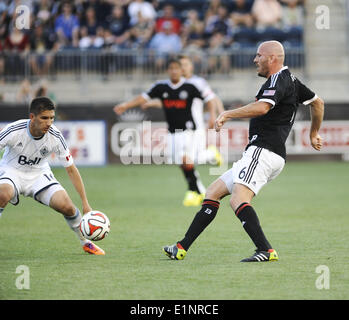 Chester, Pennsylvania, USA. 7. Juni 2014. Philadelphia Union-Spieler, CONOR CASEY (6) schieben den Ball auf dem Spielfeld während des Spiels statt im PPL Park das Match endete in einem drei alle tie. Bildnachweis: Ricky Fitchett/ZUMAPRESS.com/Alamy Live-Nachrichten Stockfoto