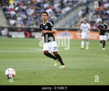 Chester, Pennsylvania, USA. 7. Juni 2014. Philadelphia Union-Spieler, ZACH PFEFFER (27) schob den Ball auf dem Spielfeld während des Spiels statt im PPL Park das Match endete in einem drei alle tie. Bildnachweis: Ricky Fitchett/ZUMAPRESS.com/Alamy Live-Nachrichten Stockfoto