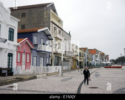 Traditionellen gestreiften Häuser in Costa Nova, Portugal Stockfoto