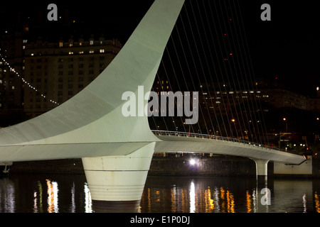 Frau-Brücke am Puerto Madero, Buenos Aires, Argentinien Stockfoto