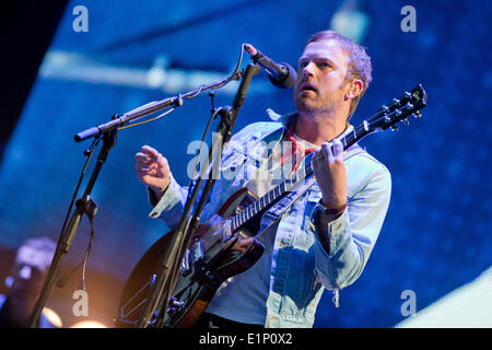 Nürnberg, Deutschland. 7. Juni 2014. Sänger und Gitarrist der US amerikanischen Rock-Band "Kings of Leon" Caleb Followill, führt beim Musikfestival "Rock Im Park" in Nürnberg, 7. Juni 2014. Das Festival dauert bis zum 9. Juni 2014. Foto: Daniel Karmann/Dpa/Alamy Live News Stockfoto