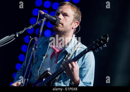 Nürnberg, Deutschland. 7. Juni 2014. Sänger und Gitarrist der US amerikanischen Rock-Band "Kings of Leon" Caleb Followill, führt beim Musikfestival "Rock Im Park" in Nürnberg, 7. Juni 2014. Das Festival dauert bis zum 9. Juni 2014. Foto: Daniel Karmann/Dpa/Alamy Live News Stockfoto