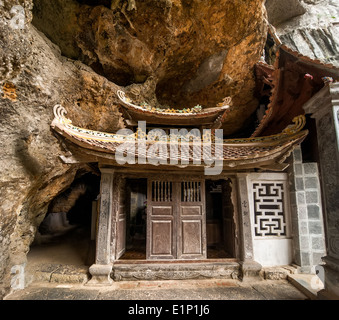 Alte buddhistische Pagode Höhle komplexe Bich Dong. Ninh Binh, Vietnam Reisen Reiseziel Stockfoto