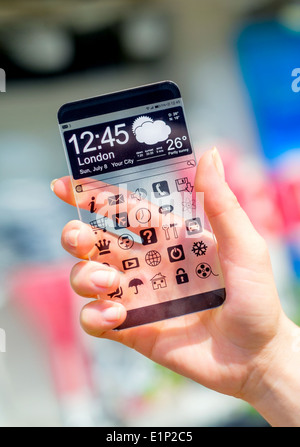 Smartphone mit transparenten Bildschirm in Menschenhand. Stockfoto