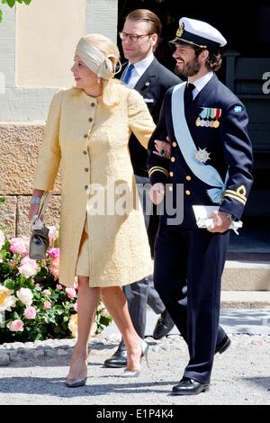 Stockholm, Schweden, 8. Juni 2014. Eva Maria O'Neill, Prinz Carl Philip von Schweden und Prinz Daniel (Hintergrund) verlassen nach der Taufe von Prinzessin Leonore Drottningholm Palace außerhalb von Stockholm, Schweden, 8. Juni 2014. Foto: Patrick van Katwijk NETHERLANDSAND / Frankreich: OUT - kein Draht-SERVICE - Credit: Patrick van Katwijk/Dpa/Alamy Live News Stockfoto