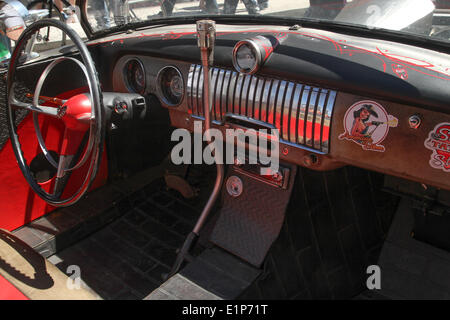 London, UK. 8 Juni Mai 2014. Gumball Rally London. Details des Interieurs eines 1952 Chevrolet Raw Speedster Credit: David Mbiyu / Alamy Live News Stockfoto