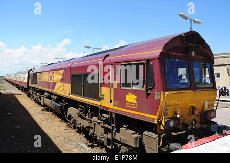 Class 66-Diesellok an den Puffer-Haltestellen von Lowestoft Bahn Bahnhof Terminus, Suffolk, England, UK Stockfoto