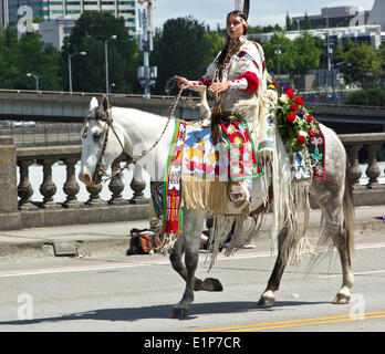 Portland, Oregon, USA, 7. Juni 2014. Portland, Oregon, USA, 7. Juni 2014. Portland, Oregon, USA, 7. Juni 2014. Rose Festival jährliche Parade durch die Innenstadt von 7. Juni 2014 © Editorials/Alamy Live News © Editorials/Alamy Live News Bildnachweis: Editorials/Alamy Live News Stockfoto