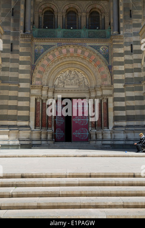 Verzierte Eingangstor der Cathédrale De la Major in Marseille, Frankreich Stockfoto