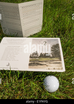 Golfausrüstung und Scorecard für Pinehurst Nr. 2, USA Pinehurst, North Carolina, USA Stockfoto