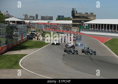 Montreal, Quebec, Kanada. 8. Juni 2014. Nico Rosberg von Mercedes AMG Petronas führt der Start des Rennens in seinem F1-W05-Kredit: Action Plus Sport/Alamy Live News Stockfoto