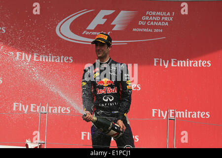 Montreal, Quebec, Kanada. 8. Juni 2014. Daniel Ricciardo von Infiniti Red Bull Racing feiert die Reace auf dem Podium-Kredit zu gewinnen: Action Plus Sport/Alamy Live News Stockfoto