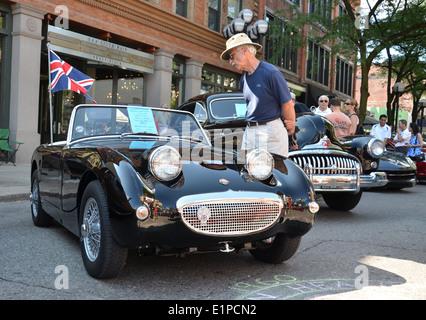 ANN ARBOR, MI - Juli 12: 1960 Austin Healey Sprite auf der rollenden Skulptur Auto 12. Juli 2013 in Ann Arbor, Michigan. Stockfoto