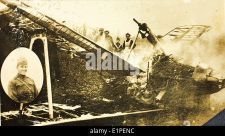 Dieses Bild zeigt einen Absturz der Pfalz D. IIIa, ein Kampfflugzeug aus dem Ersten Weltkrieg. Die Pfalz D.. IIIa wurde während des Konflikts vor allem von den Luftstreitkräften eingesetzt, die für ihre Geschwindigkeit und Manövrierfähigkeit bekannt waren. Stockfoto