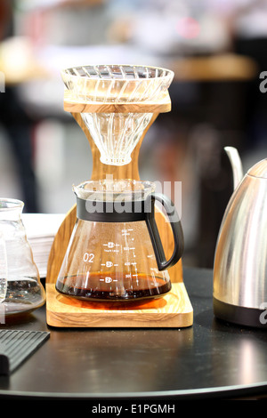 Glasflasche für Kaffeetasse in volumetrischen. Stockfoto