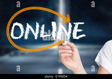 Geschäftsfrau, die Schreiben des Wortes online Stockfoto