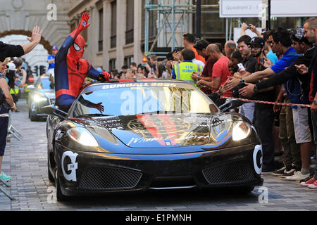 London, UK. 8. Juni 2014. Spiderman im Bild bei der Gumball Rally London 2014 Credit: Oliver Dixon/Alamy Live News Stockfoto