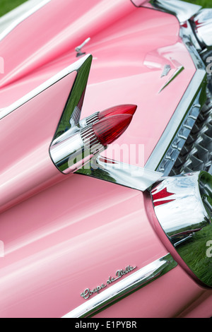 1959 pink Cadillac Coupe De Ville Cabrio. Scharfe Schwanzflosse mit dual Kugel Rückleuchten Stockfoto