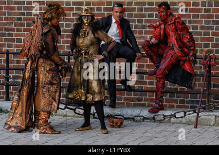 Straße Schauspieler / Darsteller / lebenden Statuen - machen Sie eine Pause zwischen Cameo-Auftritte Stockfoto