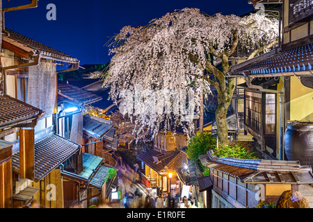 Kyoto, Japan im Stadtteil Higashiyama im Frühling. Stockfoto