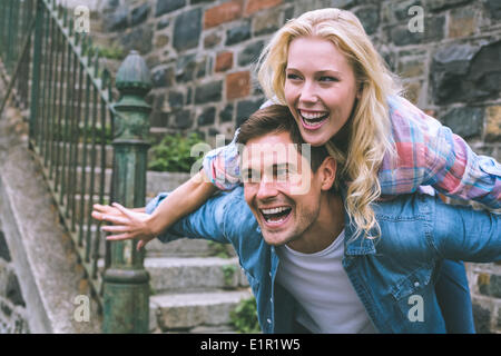 Hippe junge Paare, die Spaß Stockfoto