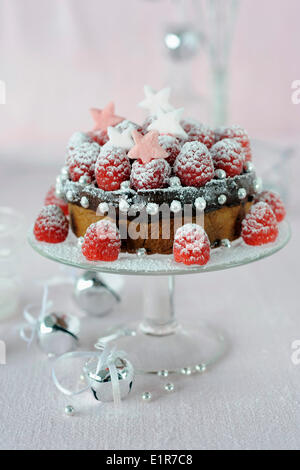 Schokoladenganache und Himbeer Shortbread Kuchen Stockfoto