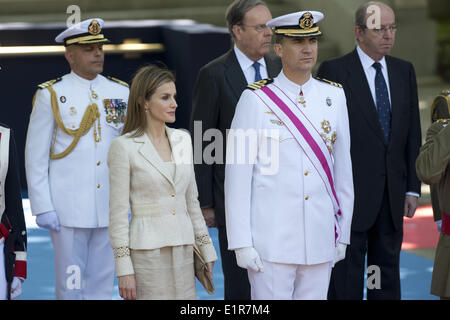 Madrid, Spanien. 8. Juni 2014. Spaniens Prinzessin Letizia und Prinz Felipe von Spanien besuchen eine Hommage an die gefallenen Soldaten während der Tag der Streitkräfte in Madrid am 8. Juni 2014.14. © Oscar Gonzalez/NurPhoto/ZUMAPRESS. © ZUMA Press, Inc./Alamy Live News Stockfoto