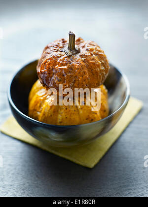 Mini-Kürbisse gebacken im Ofen mit Soja-sauce Stockfoto