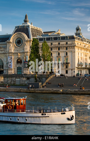 Festlegen von Sonnenlicht auf Musee d ' Orsay und Seine, Paris Frankreich Stockfoto