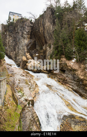 Wasserfall in Ski Resort Stadt Bad Gastein, Österreich, Land Salzburg Stockfoto