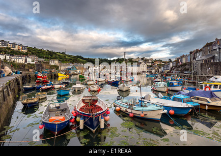 Boote im Hafen von Mevagissey auf der südlichen Coastof Cornwall in der Nähe von St Austell Stockfoto