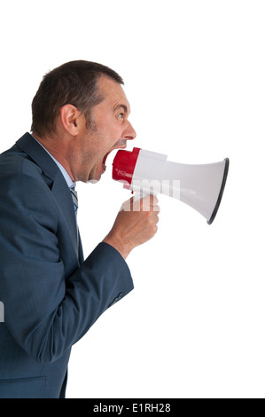 böse Menschen schreien in einem Lautsprechergehäuse oder Megaphon auf weißem Hintergrund Stockfoto