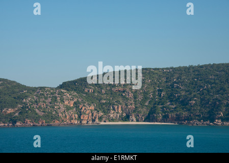 Australien, Westaustralien, Kimberly Küste. Sicht auf den Indischen Ozean von der unbewohnten remote Landschaft des Kimberley, York Bay. Stockfoto