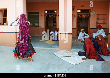 Indien, Rajasthan, Meda Dorf um Jodhpur, Rabari ethnische Gruppe Stockfoto