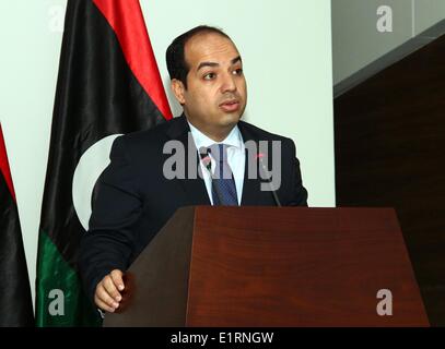 Tripoli, Libyen. 9. Juni 2014.  Ahmed Maitiq befasst sich mit eine Pressekonferenz in Tripolis, Libyen, am 9. Juni 2014. Maitiq sagte am Montag, dass er seinen Posten Premierminister ergeben würde, wie Libyens Bundesgericht seiner Wahl "verfassungswidrig." Bildnachweis: Xinhua/Alamy Live-Nachrichten Stockfoto