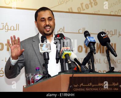 Tripoli, Libyen. 9. Juni 2014.  Libyens zweiten Stellvertreter des Parlaments Saleh al-Makhzoum befasst sich mit eine Pressekonferenz in Tripolis, Libyen, am 9. Juni 2014. Makhzoum sagte am Montag, dass das Übergangsparlament General National Congress die Entscheidung des Obersten Gerichtshofs, die entschied respektieren würden, dass Ahmed Maitiqs Wahl "verfassungswidrig." © Xinhua/Alamy Live News Bildnachweis: Xinhua/Alamy Live News Stockfoto