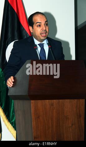 Tripoli, Libyen. 9. Juni 2014.  Ahmed Maitiq befasst sich mit eine Pressekonferenz in Tripolis, Libyen, am 9. Juni 2014. Maitiq sagte am Montag, dass er seinen Posten Premierminister ergeben würde, wie Libyens Bundesgericht seiner Wahl "verfassungswidrig." Bildnachweis: Xinhua/Alamy Live-Nachrichten Stockfoto