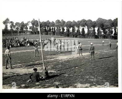 Indische Kavallerie an der Vorderseite [Estrée Blanche, Frankreich] Fußball spielen. . Stockfoto