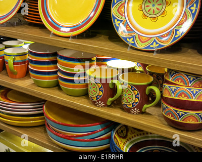 Keramik-Anzeige im Pier 1 Imports, NYC Stockfoto