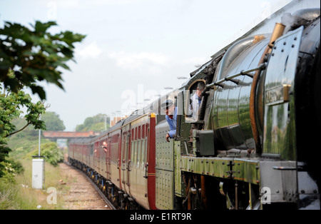 Hunderte erweisen sich die Oliver Cromwell Dampf Lok bei Seaford East Sussex UK zu sehen Stockfoto