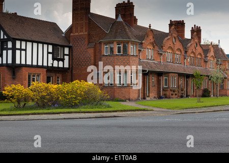 Häuser und Gärten in der historischen Port Sunlight Garden Village. Stockfoto