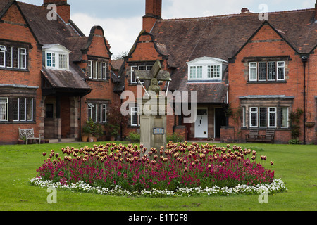 Häuser und Gärten in der historischen Port Sunlight Garden Village. Stockfoto