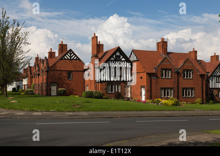 Häuser und Gärten in der historischen Port Sunlight Garden Village. Stockfoto