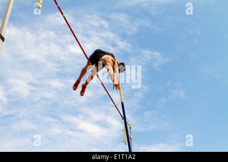 Britischer Leichtathlet Jack Phipps löscht die Bar bei einem treffen sich bei Mt Sac in Walnut, Kalifornien Stockfoto